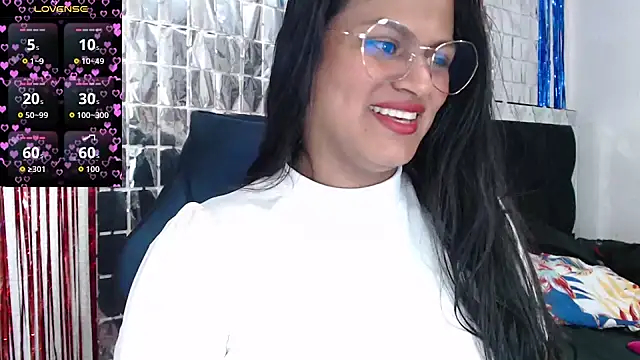 Snapshot of SweetAlmaa chatting on September 2025 12:11:01 PM SweetAlmaa online show from September 2025 12:11:01 PM