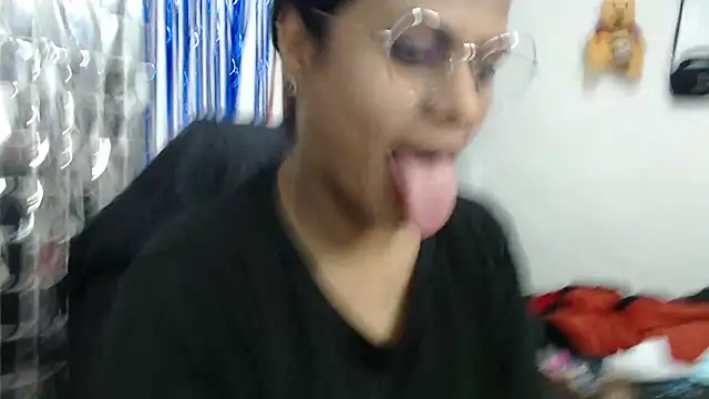 Snapshot of SweetAlmaa chatting on September 2025 10:00:02 AM SweetAlmaa online show from September 2025 10:00:02 AM