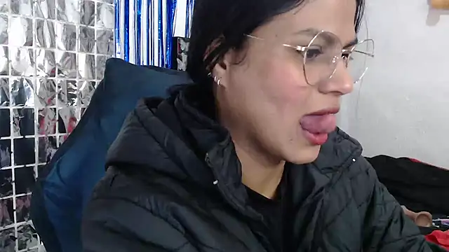 Snapshot of SweetAlmaa chatting on September 2025 09:37:01 AM SweetAlmaa online show from September 2025 09:37:01 AM