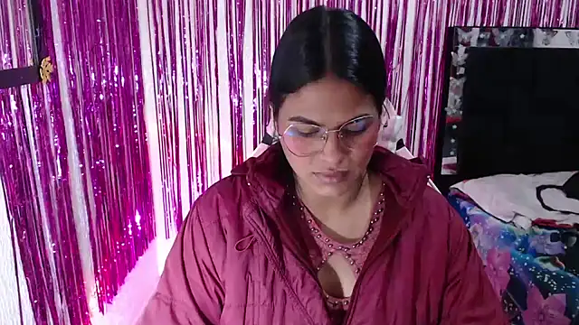 SweetAlmaa online show from April 2026 10:24:02 AM