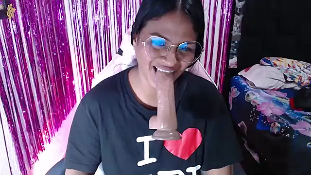 SweetAlmaa online show from April 2026 07:58:02 PM