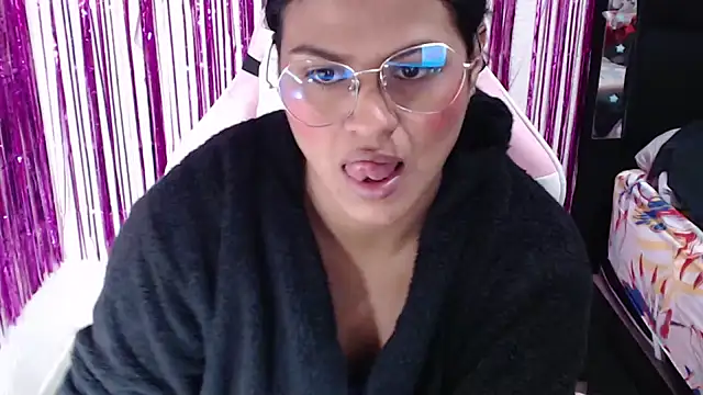 SweetAlmaa online show from May 2026 10:00:02 AM