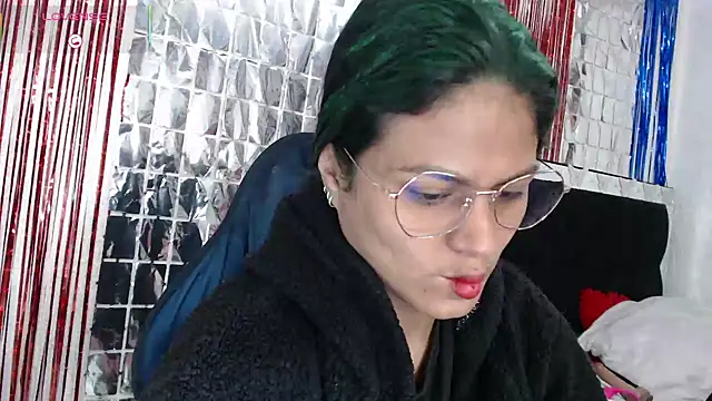 SweetAlmaa online show from November 2025 11:48:03 AM