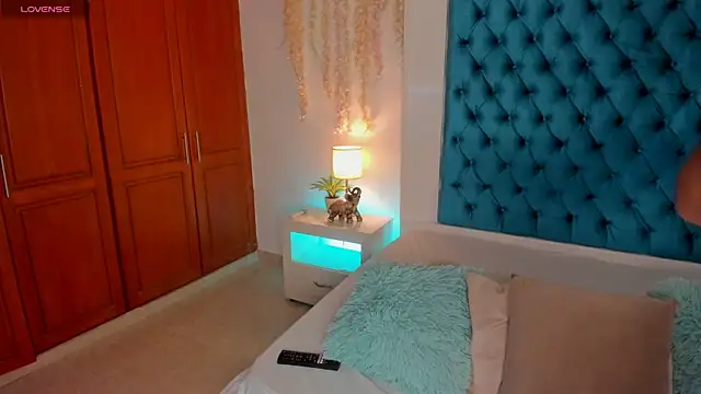 ohrianagibson online show from April 2026 11:27:02 PM