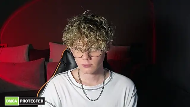 Keytaro online show from March 2026 01:42:01 PM