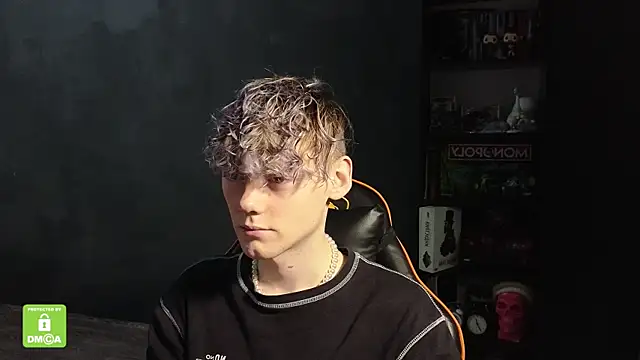 Keytaro online show from November 2025 01:54:02 PM