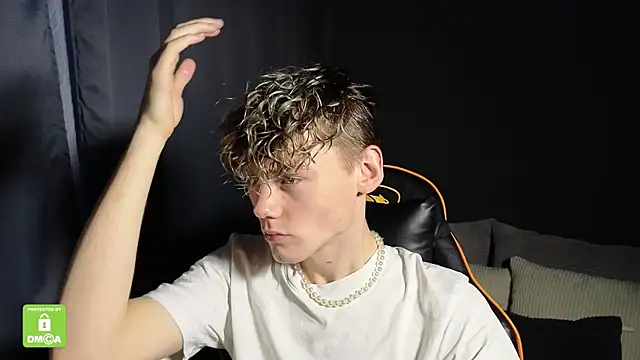 Keytaro online show from December 2025 01:55:01 PM