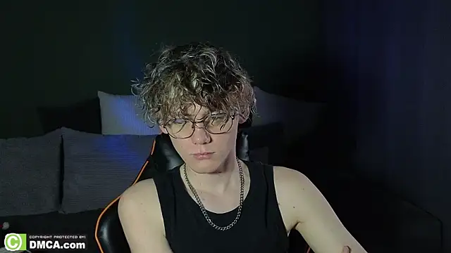 Keytaro online show from March 2026 01:08:02 PM