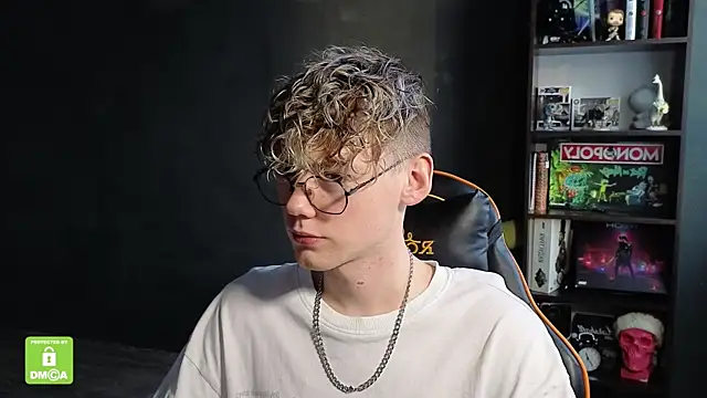 Keytaro online show from November 2025 01:12:01 PM