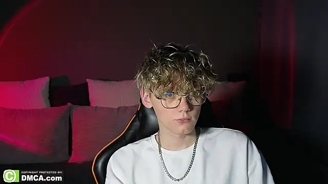 Keytaro online show from March 2026 06:02:01 PM