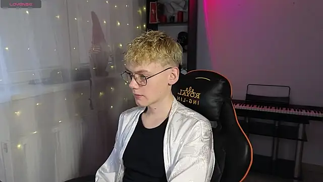 Keytaro online show from March 2025 03:12:01 PM