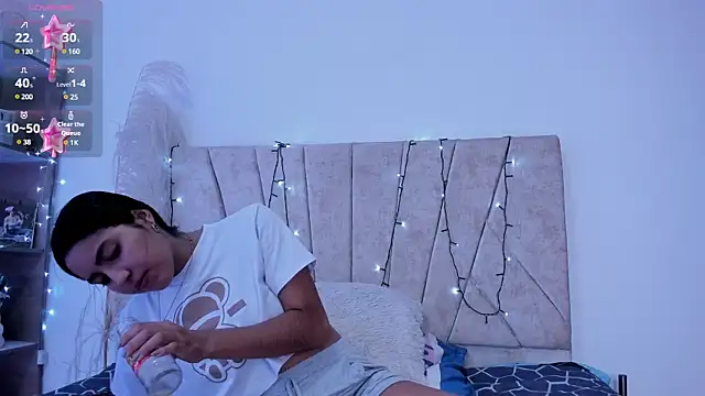 Snapshot of Kaela18 chatting on December 2024 12:54:02 PM Kaela18 online show from December 2024 12:54:02 PM