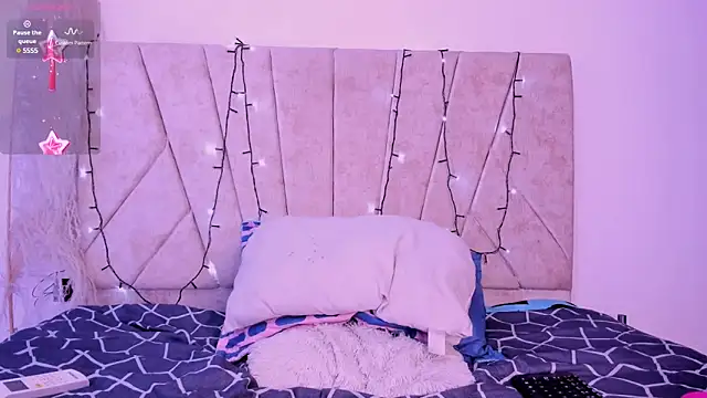 Snapshot of Kaela18 chatting on December 2024 04:28:01 PM Kaela18 online show from December 2024 04:28:01 PM