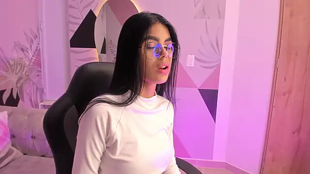 Isa little4u online show from March 2025 10:46:01 AM
