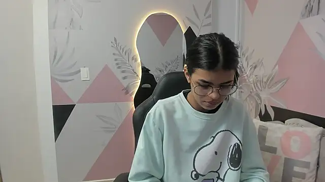 Isa little4u online show from March 2025 10:32:01 AM