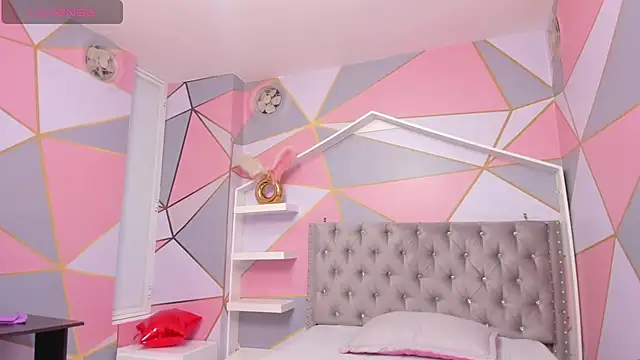 Isa little4u online show from February 2025 01:44:02 AM