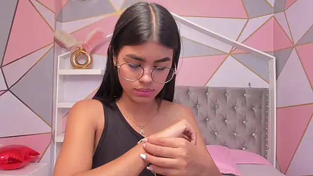 Isa little4u online show from February 2025 08:23:02 PM