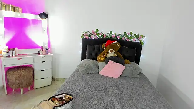 Snapshot of Celeste_silva chatting on December 2024 02:58:02 AM Celeste silva online show from December 2024 02:58:02 AM