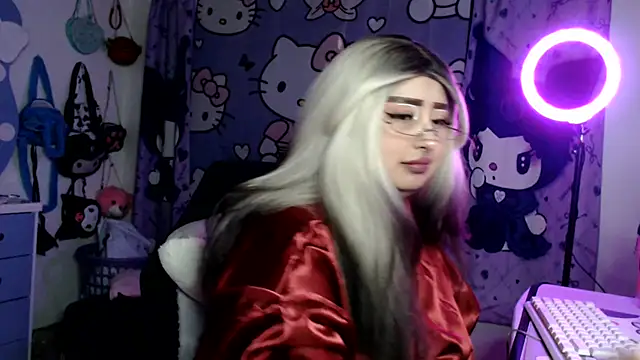 Snapshot of lussyevans24 chatting on June 2026 05:01:02 AM lussyevans24 online show from June 2026 05:01:02 AM