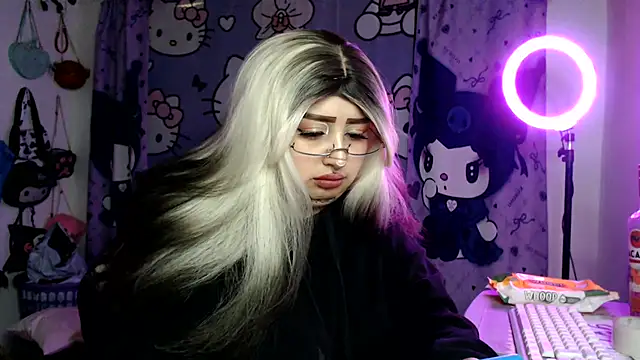 Snapshot of lussyevans24 chatting on June 2026 05:49:01 AM lussyevans24 online show from June 2026 05:49:01 AM