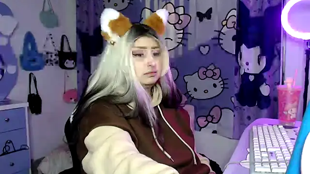 Snapshot of lussyevans24 chatting on November 2025 04:44:01 AM lussyevans24 online show from November 2025 04:44:01 AM