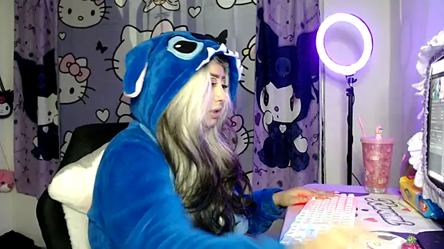 Snapshot of lussyevans24 chatting on November 2025 03:45:02 AM lussyevans24 online show from November 2025 03:45:02 AM