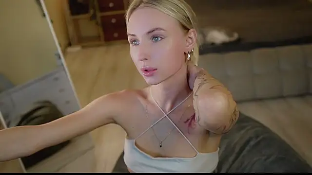 Snapshot of blondy_room chatting on September 2025 04:14:01 PM blondy room online show from September 2025 04:14:01 PM