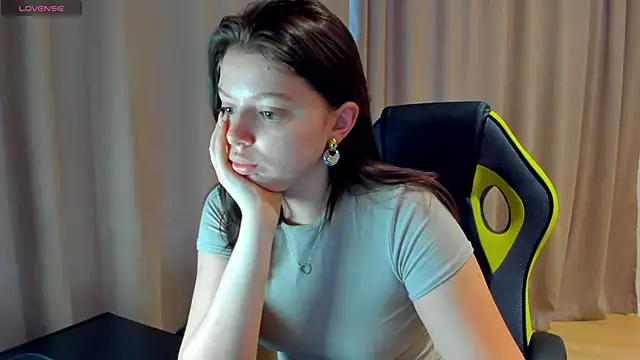 Snapshot of Nicky_Rosee chatting on May 2026 01:00:02 AM Nicky Rosee online show from May 2026 01:00:02 AM