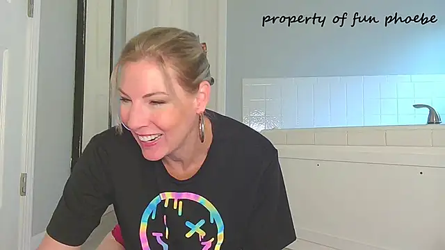 Snapshot of Fun_Phoebe chatting on June 2026 02:01:02 PM Fun Phoebe online show from June 2026 02:01:02 PM