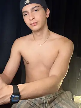 Snapshot of cybercosmiiic chatting on December 2025 10:43:02 PM cybercosmiiic online show from December 2025 10:43:02 PM