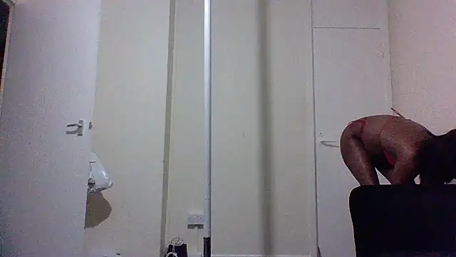 Snapshot of Cinderella_Jewels_ chatting on March 2025 09:45:02 PM Cinderella Jewels online show from March 2025 09:45:02 PM