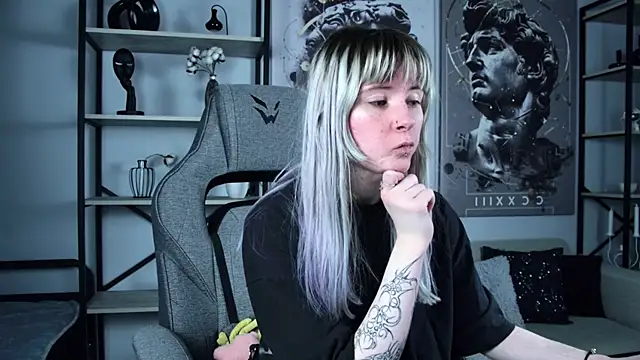 LexiWenford online show from April 2026 06:04:01 AM