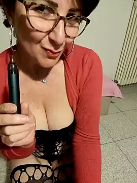 Viola8p online show from May 2026 09:22:01 PM