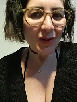 Viola8p online show from November 2025 03:05:01 PM