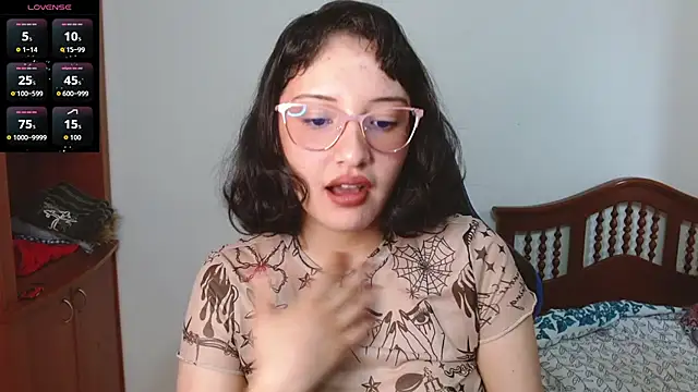 alexaa08 online show from November 2025 01:15:02 PM