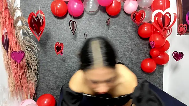 monse 02 online show from February 2025 12:38:02 PM