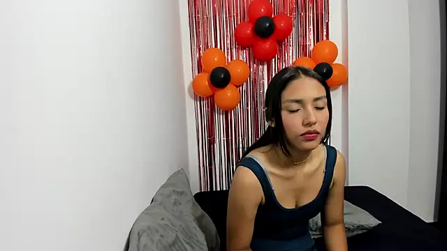 Snapshot of monse_02 chatting on November 2025 01:37:01 PM monse 02 online show from November 2025 01:37:01 PM