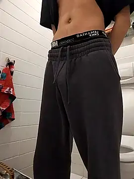 Snapshot of Dennis_2024 chatting on November 2025 12:58:02 AM Dennis 2024 online show from November 2025 12:58:02 AM