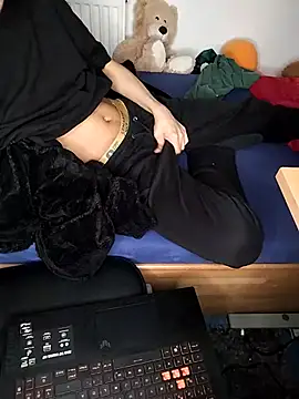 Snapshot of Dennis_2024 chatting on November 2025 07:58:01 PM Dennis 2024 online show from November 2025 07:58:01 PM