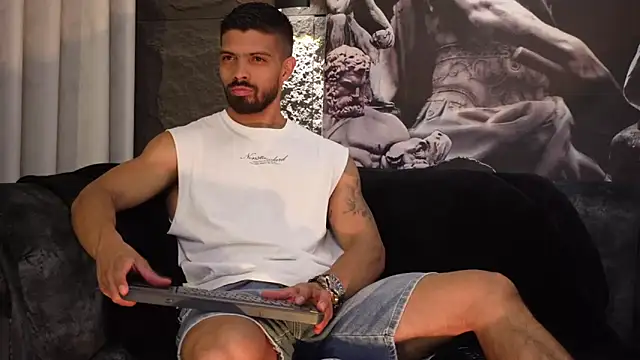 Snapshot of DannSaenz chatting on November 2025 02:28:02 PM DannSaenz online show from November 2025 02:28:02 PM