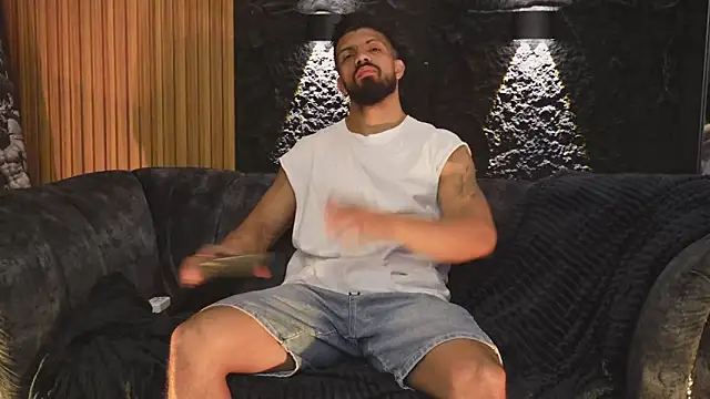 Snapshot of DannSaenz chatting on November 2025 11:59:02 AM DannSaenz online show from November 2025 11:59:02 AM