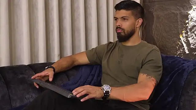 Snapshot of DannSaenz chatting on November 2025 11:57:02 AM DannSaenz online show from November 2025 11:57:02 AM