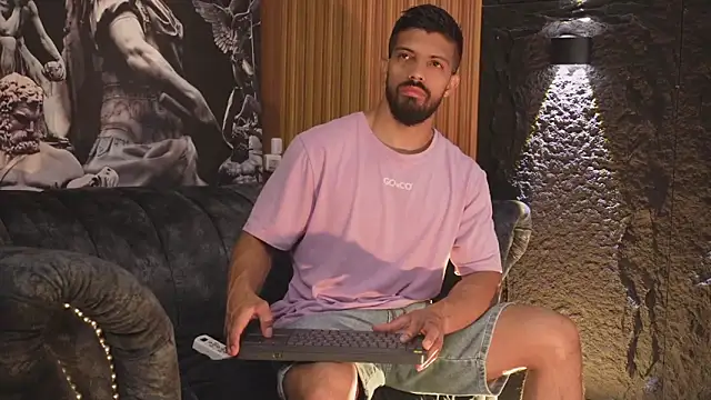 Snapshot of DannSaenz chatting on November 2025 02:42:01 PM DannSaenz online show from November 2025 02:42:01 PM