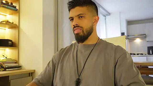 Snapshot of DannSaenz chatting on November 2025 09:09:02 PM DannSaenz online show from November 2025 09:09:02 PM