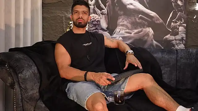 Snapshot of DannSaenz chatting on November 2025 08:42:01 PM DannSaenz online show from November 2025 08:42:01 PM