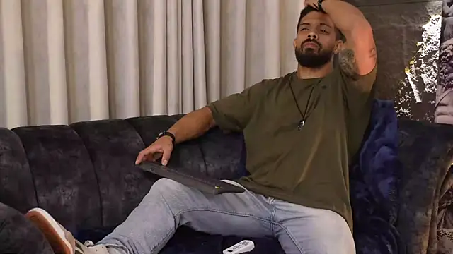 Snapshot of DannSaenz chatting on November 2025 05:17:02 PM DannSaenz online show from November 2025 05:17:02 PM