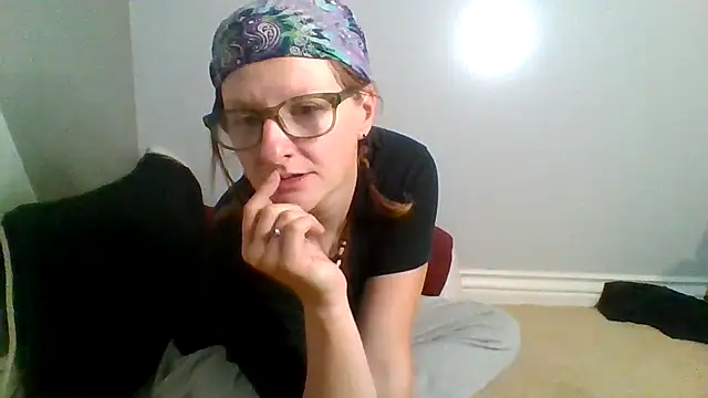 Eluradess online show from October 2025 03:04:01 AM