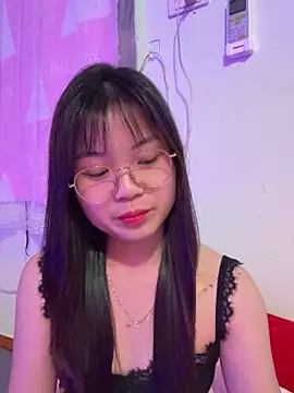 Snapshot of Maeve2k5 chatting on October 2025 12:37:02 PM Maeve2k5 online show from October 2025 12:37:02 PM