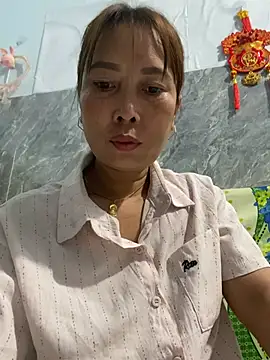 Linaannn online show from March 2026 11:28:02 PM