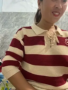 Snapshot of Linaannn chatting on November 2025 11:42:02 PM Linaannn online show from November 2025 11:42:02 PM